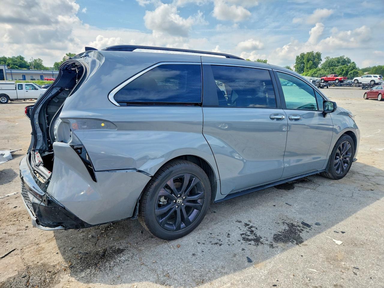 2023 Toyota Sienna Xse 7-Passenger - Фото 3
