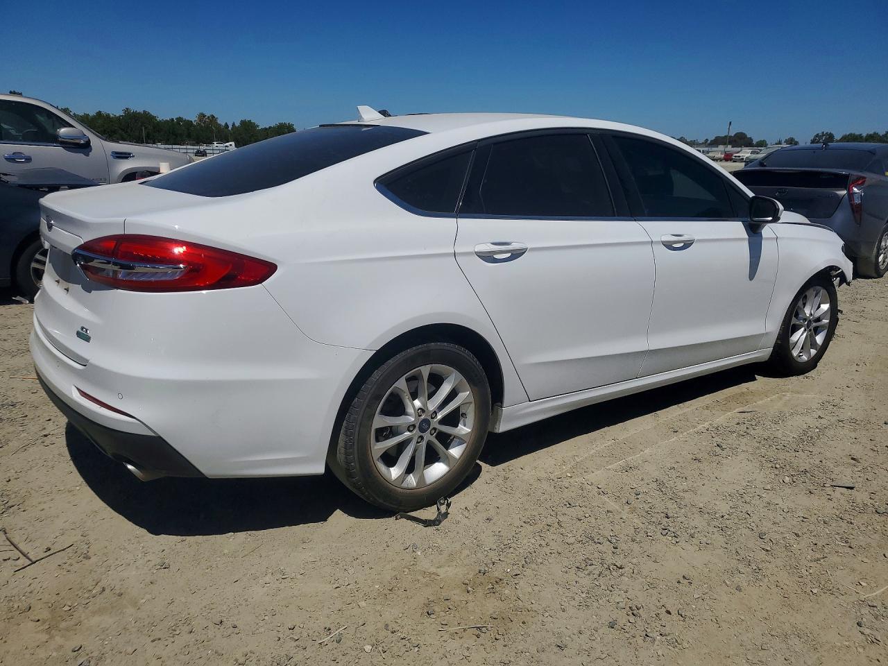 2020 Ford Fusion Se - Фото 3