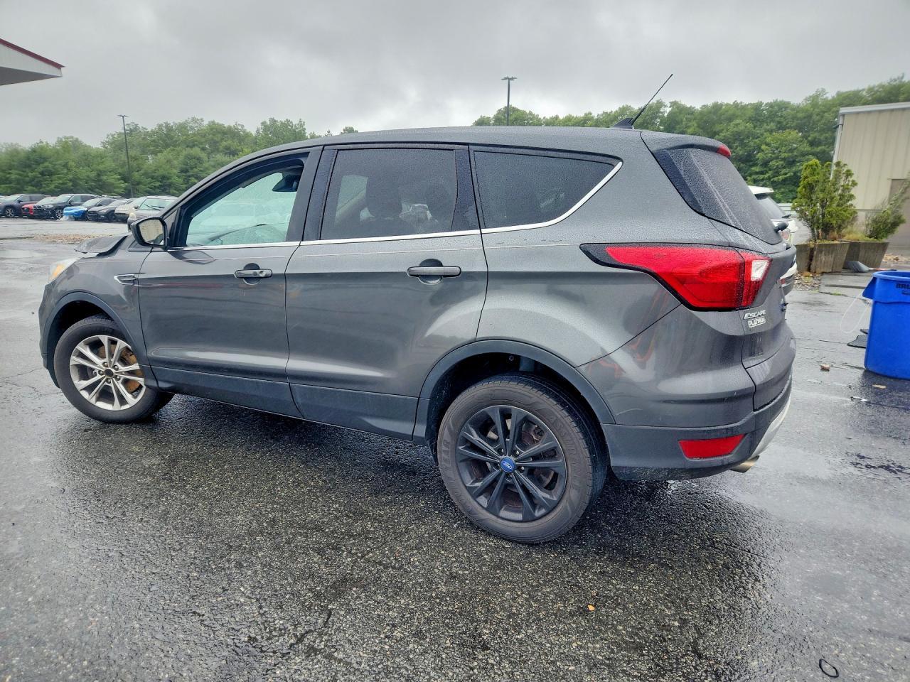 2019 Ford Escape Se - Фото 2