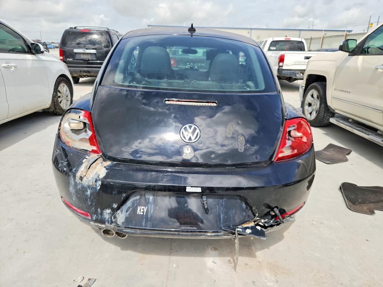 2013 Volkswagen Beetle - Фото 6