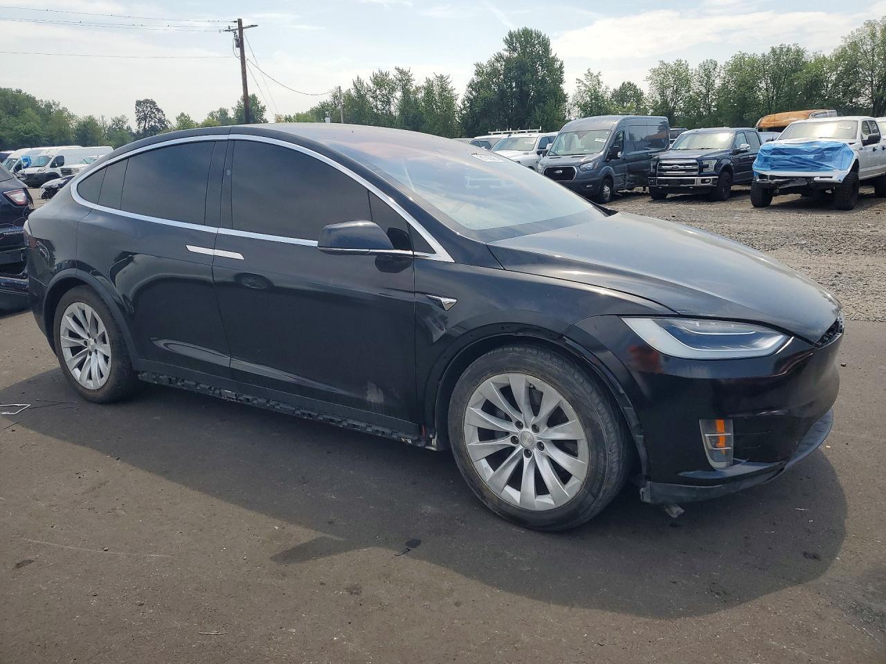 2017 Tesla Model X - Фото 4