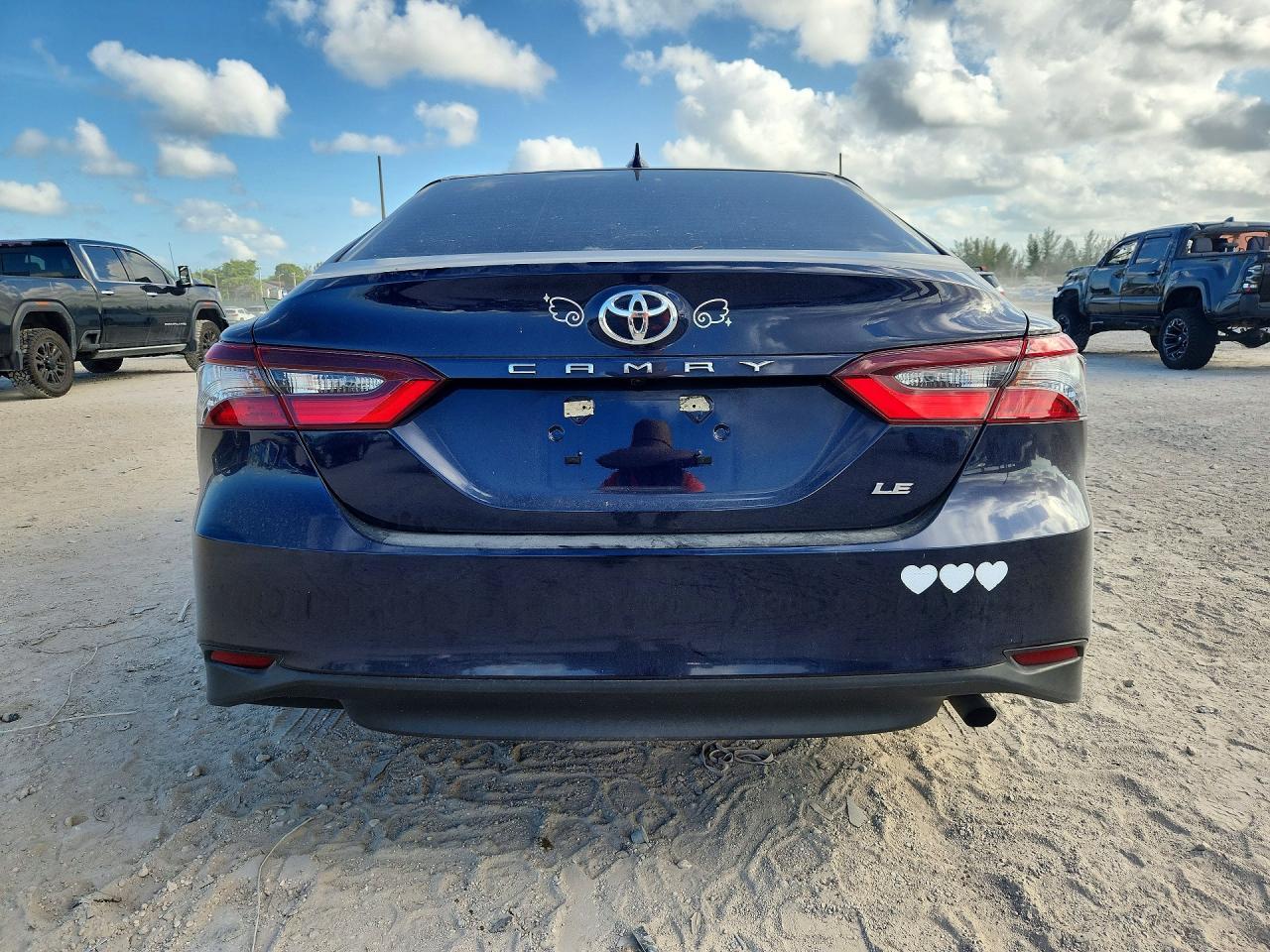 2022 Toyota Camry Le - Фото 6