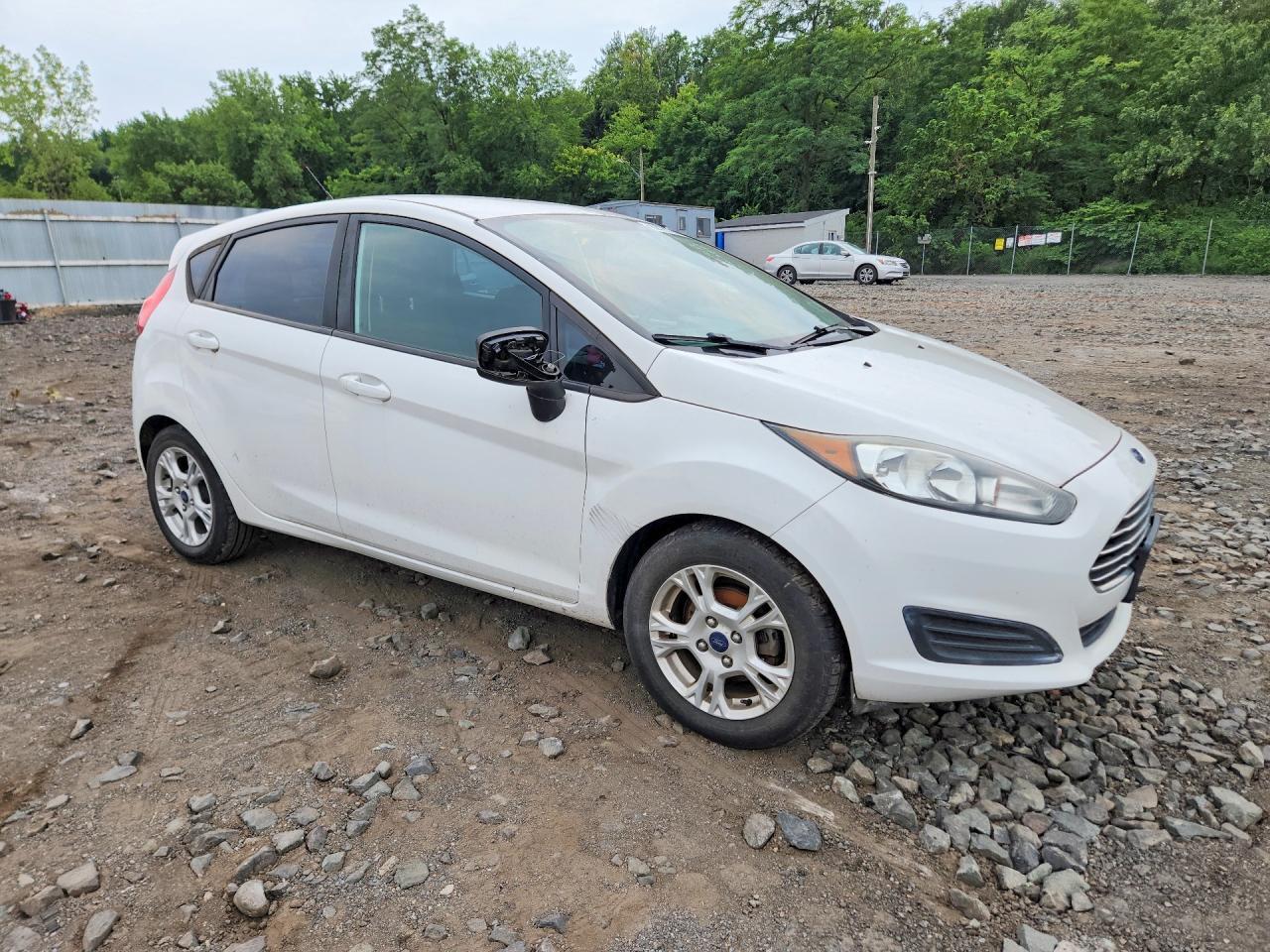 2015 Ford Fiesta Se - Фото 4