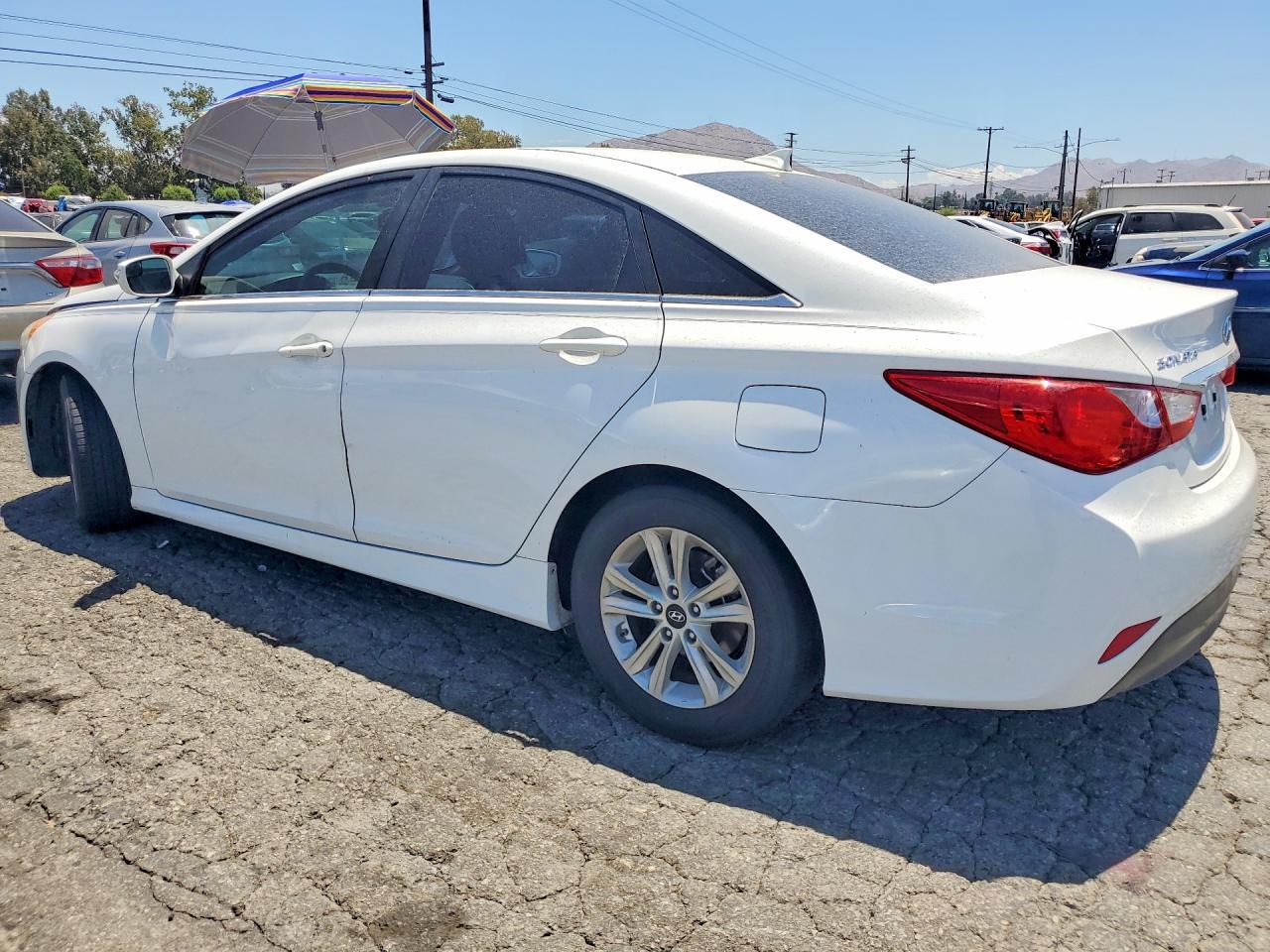 2014 Hyundai Sonata Gls - Image 2