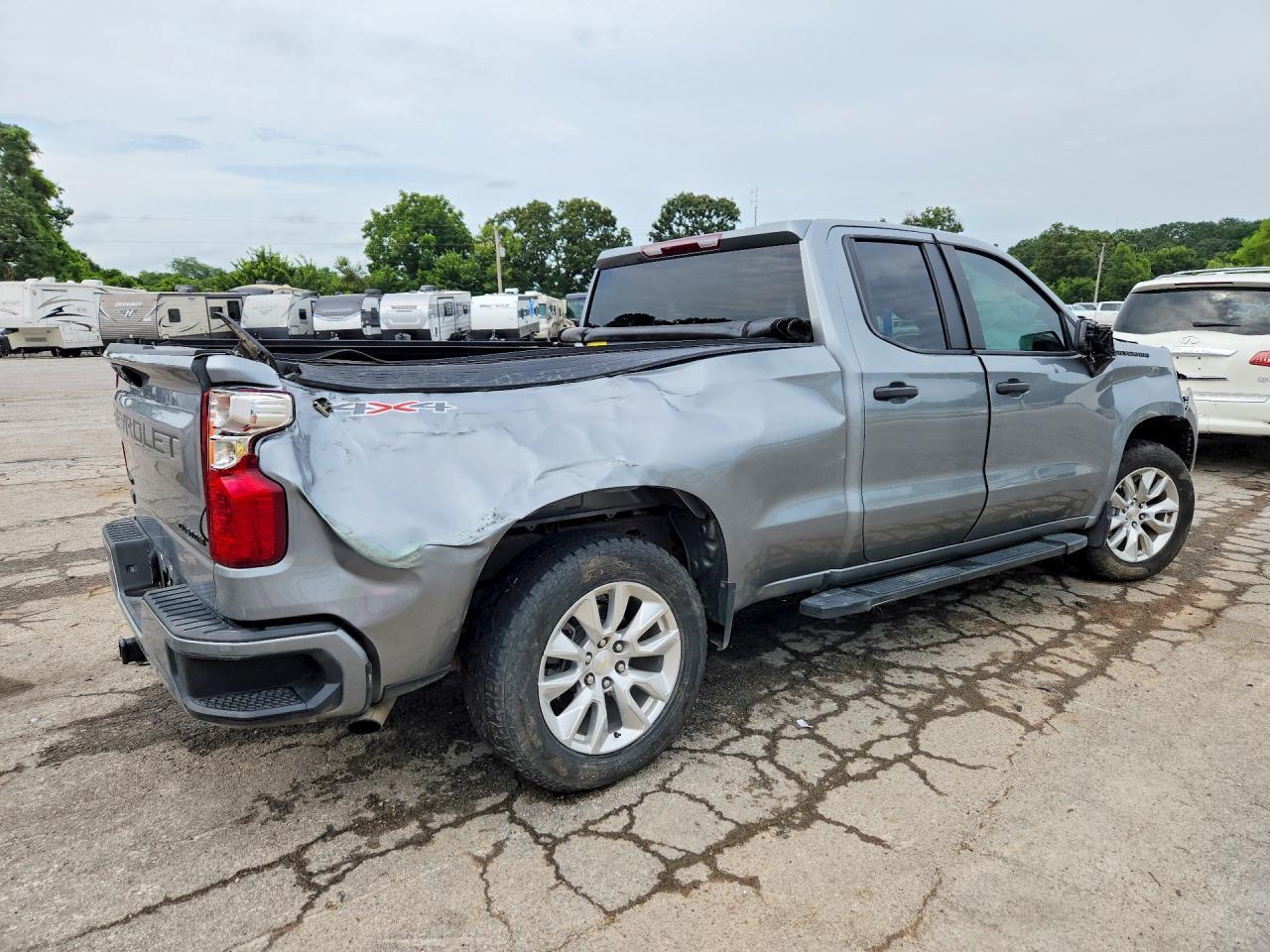 2023 Chevrolet Silverado K1500 Custom - Фото 3