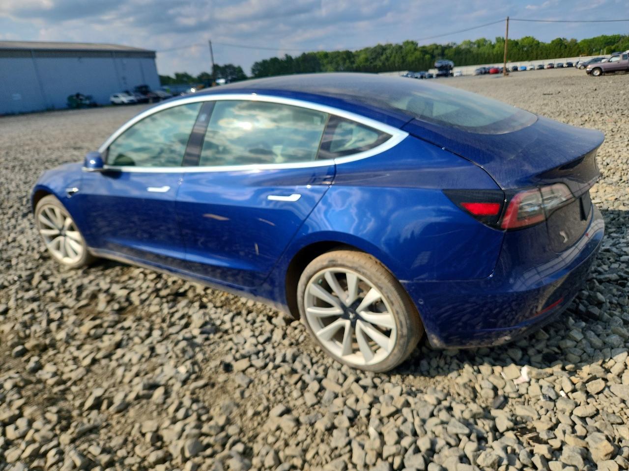 2019 Tesla Model 3 - Image 2