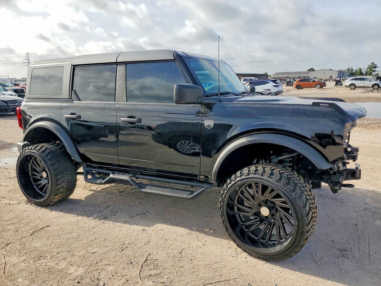 2025 Ford Bronco Big Bend - Image 4