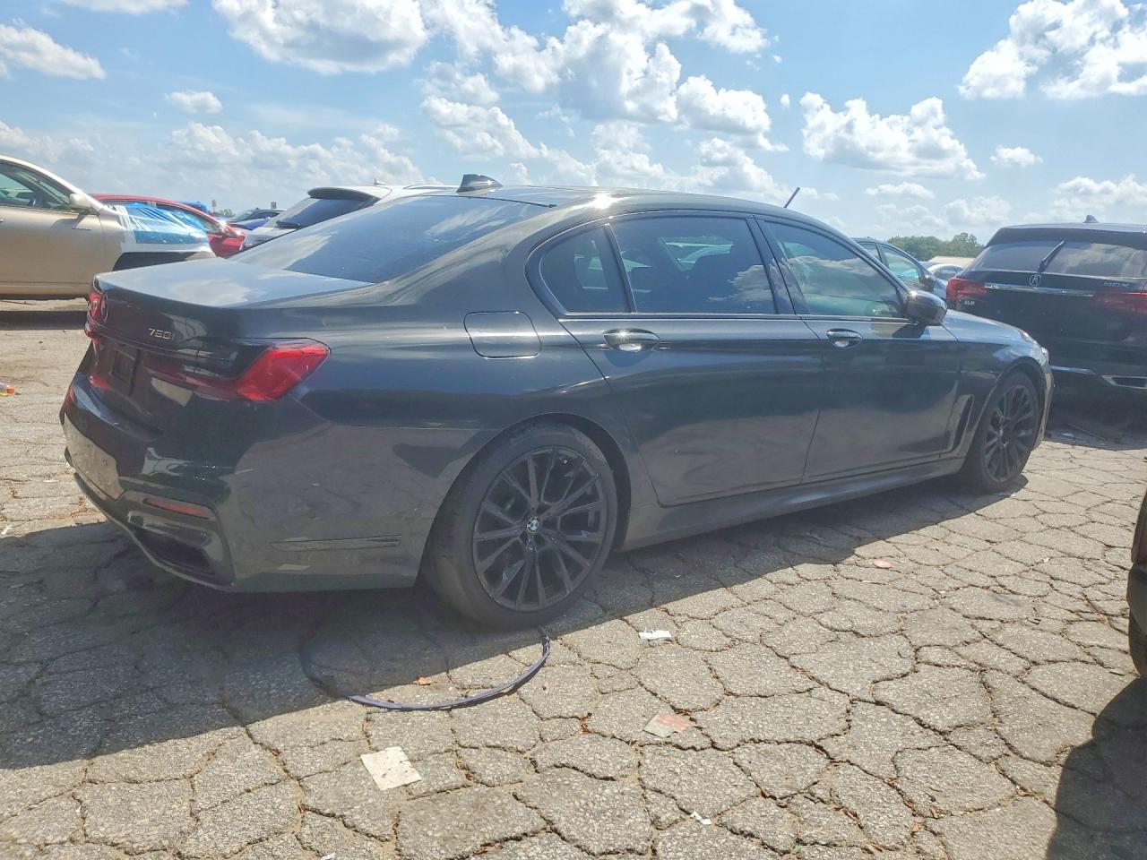 2022 BMW 750 Xi - Image 3