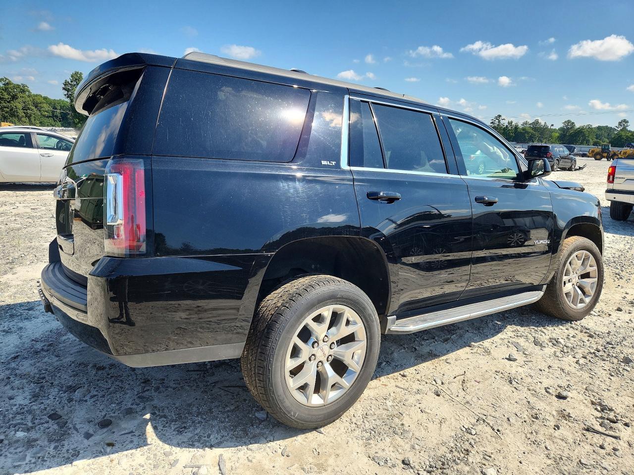 2017 GMC Yukon Slt - Фото 3