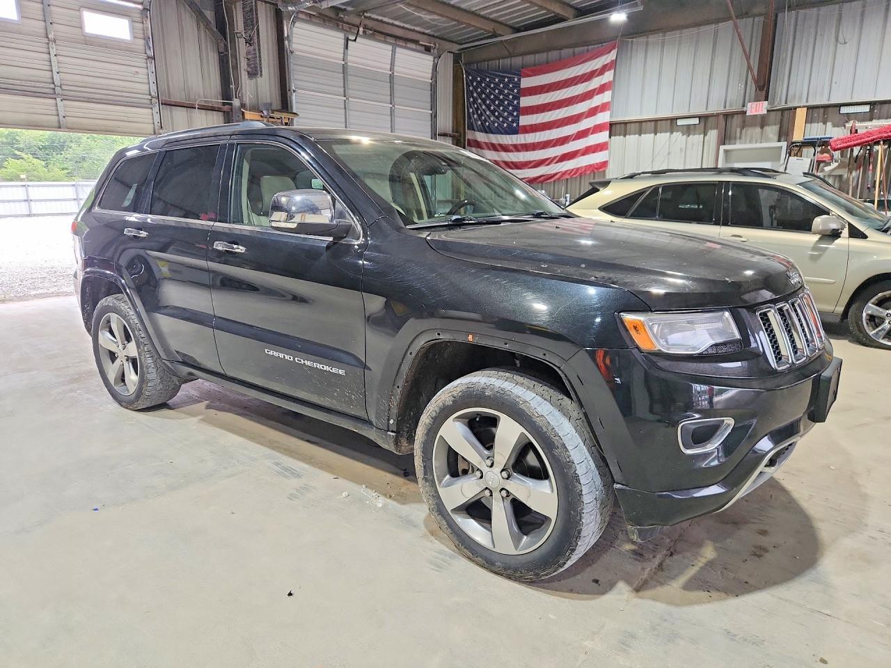 2014 Jeep Grand Cherokee Overland - Image 4