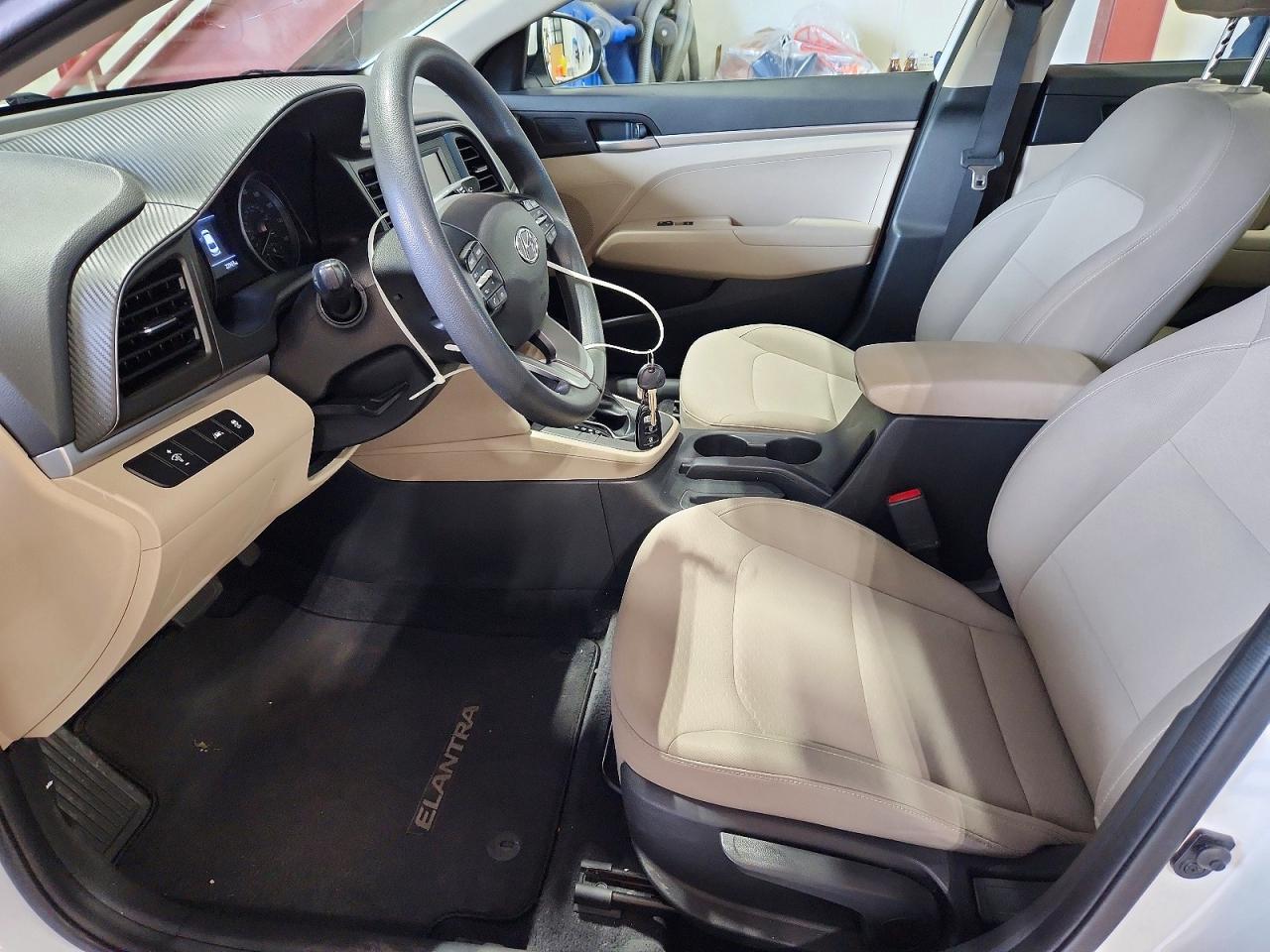 2020 Hyundai Elantra Se - Image 7