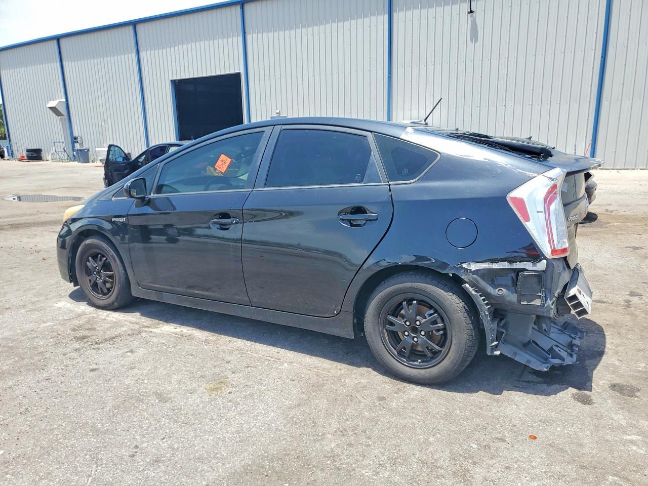 2015 Toyota Prius Three - Фото 2