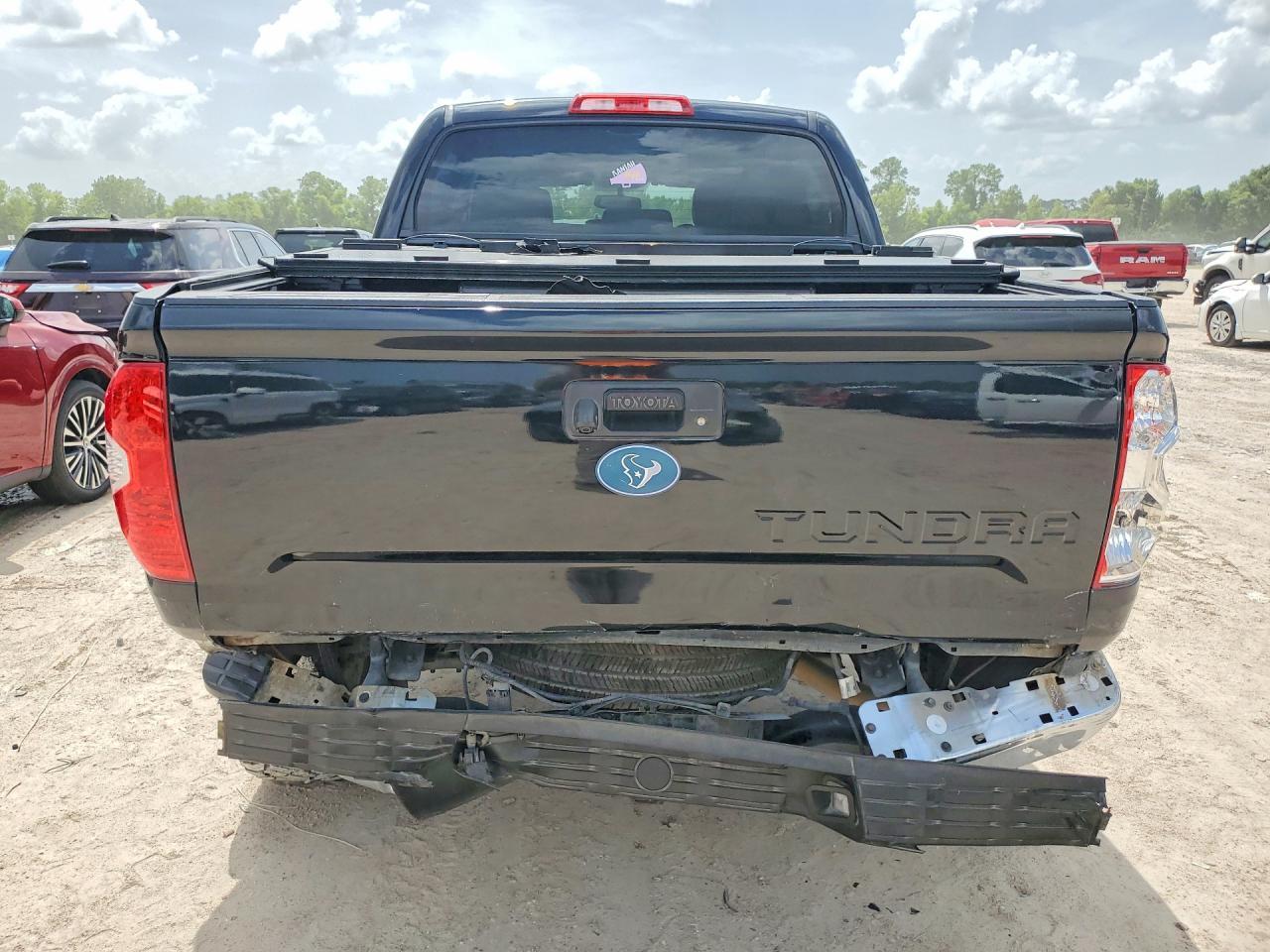 2016 Toyota Tundra Crewmax Limited - Image 6