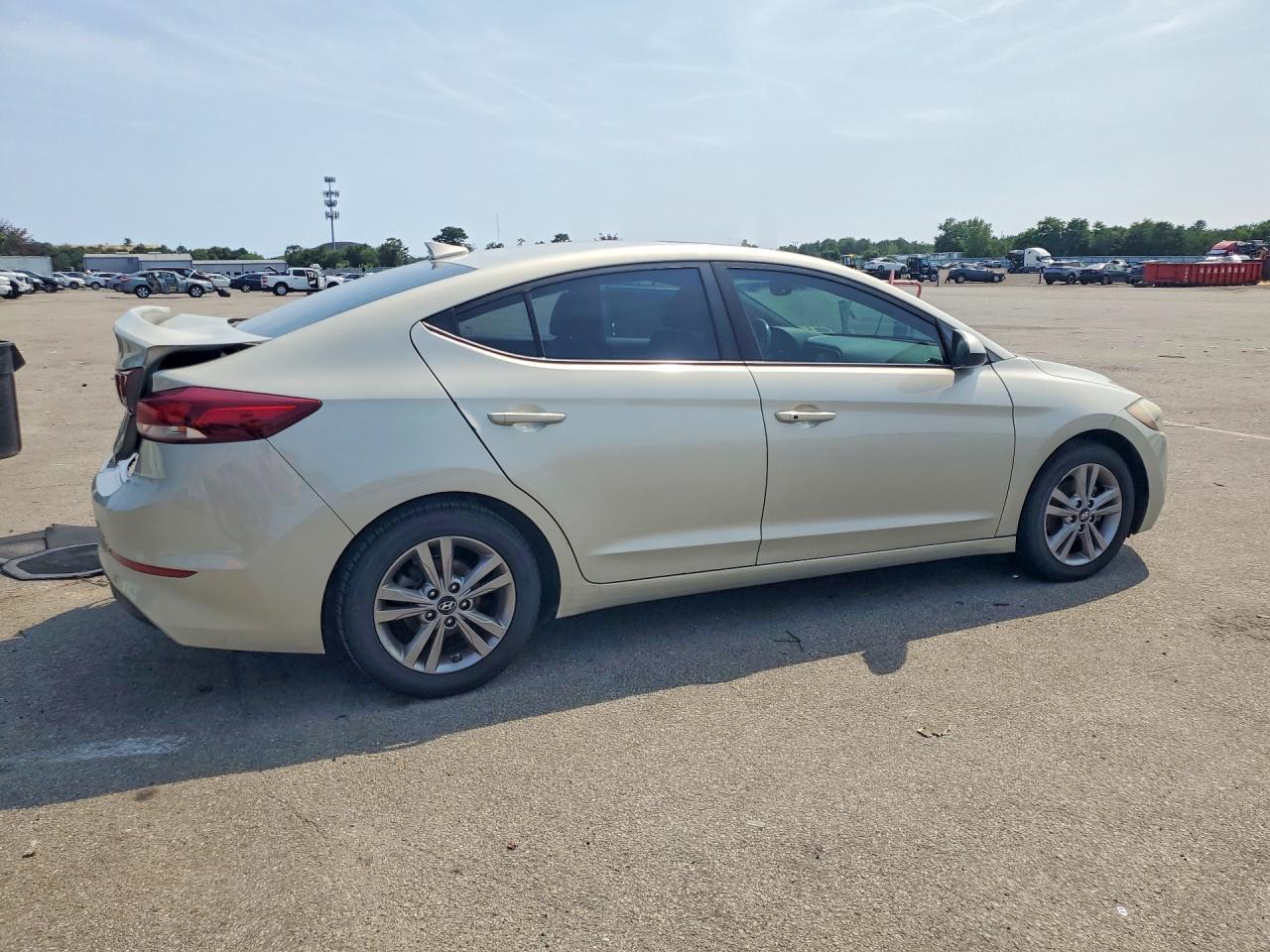 2018 Hyundai Elantra Value Edition - Фото 3