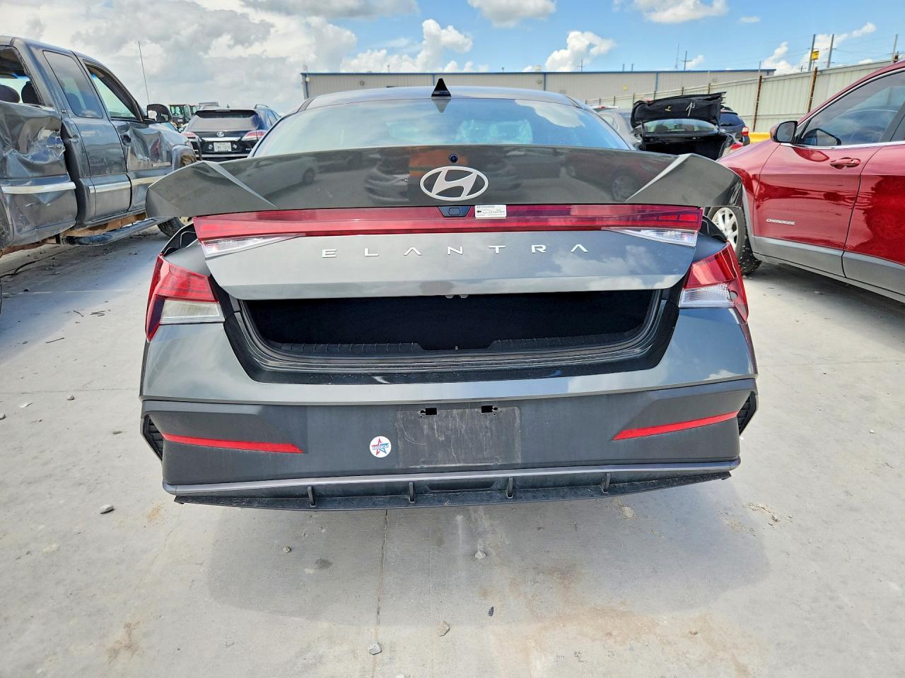 2024 Hyundai Elantra Sel - Image 6