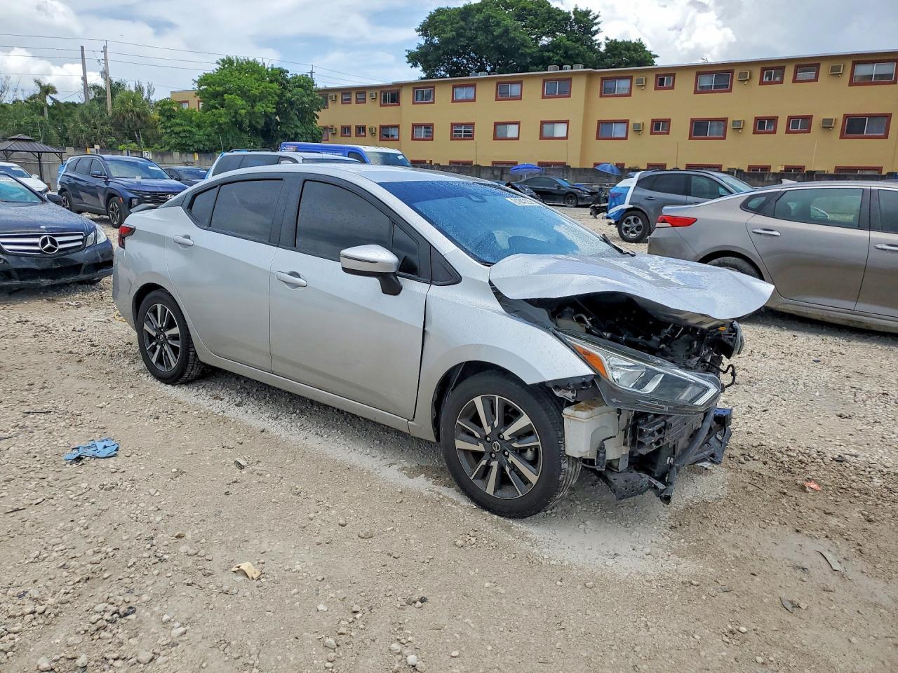 2021 Nissan Versa Sv - Фото 4