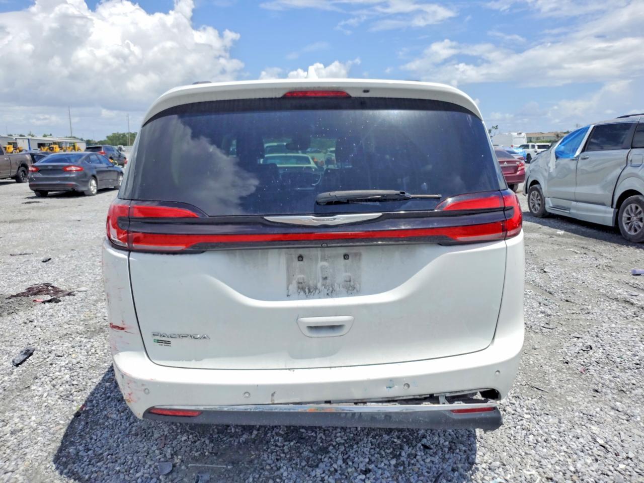 2022 Chrysler Pacifica Touring L - Фото 6