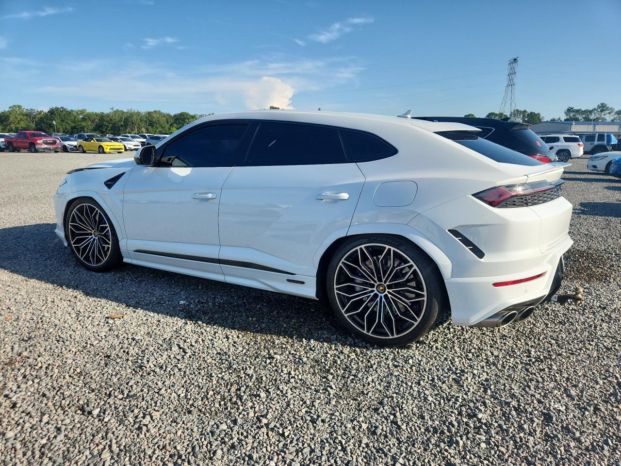 2025 Lamborghini Urus Se - Фото 2