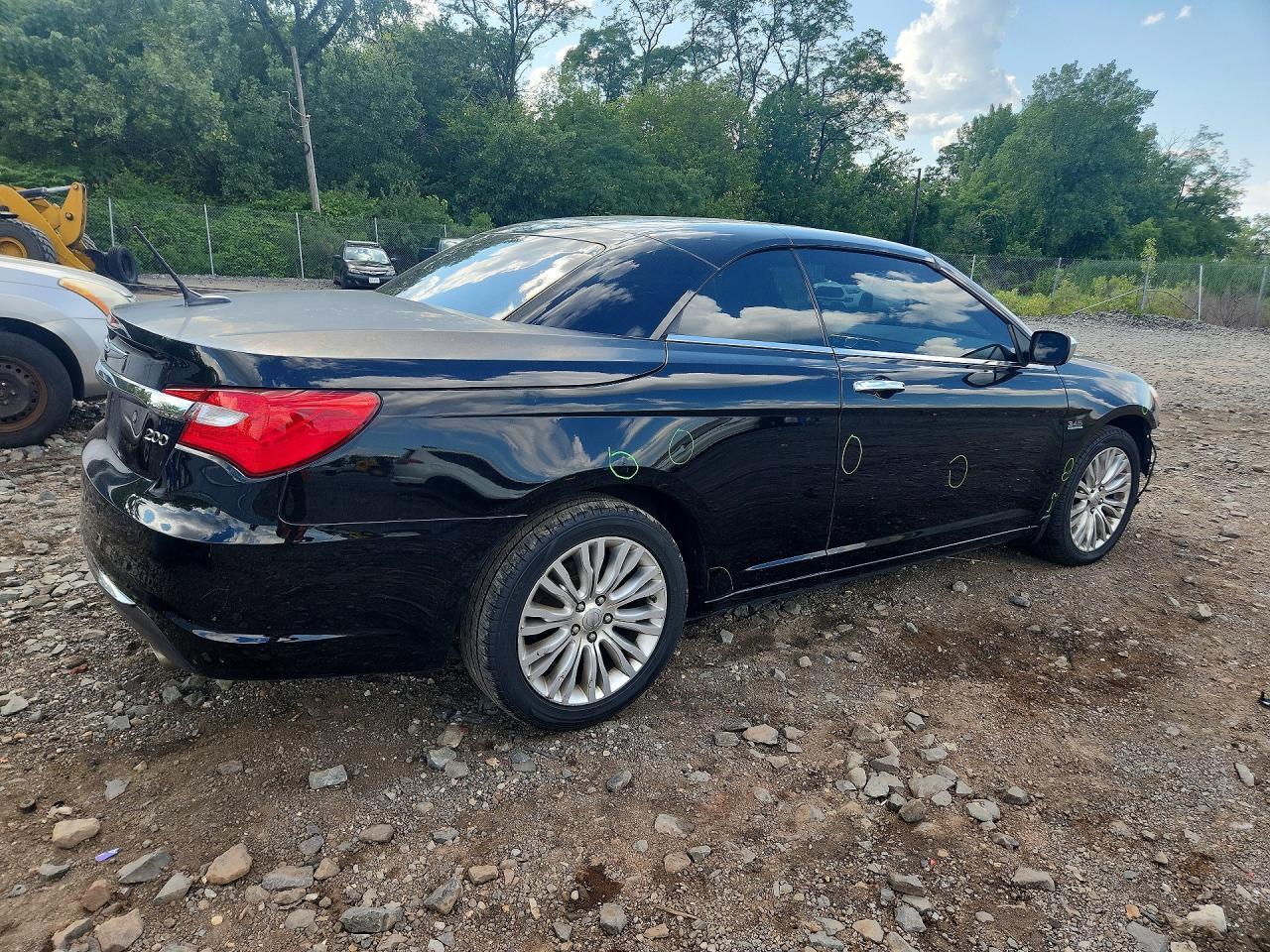 2013 Chrysler 200 Limited - Фото 3