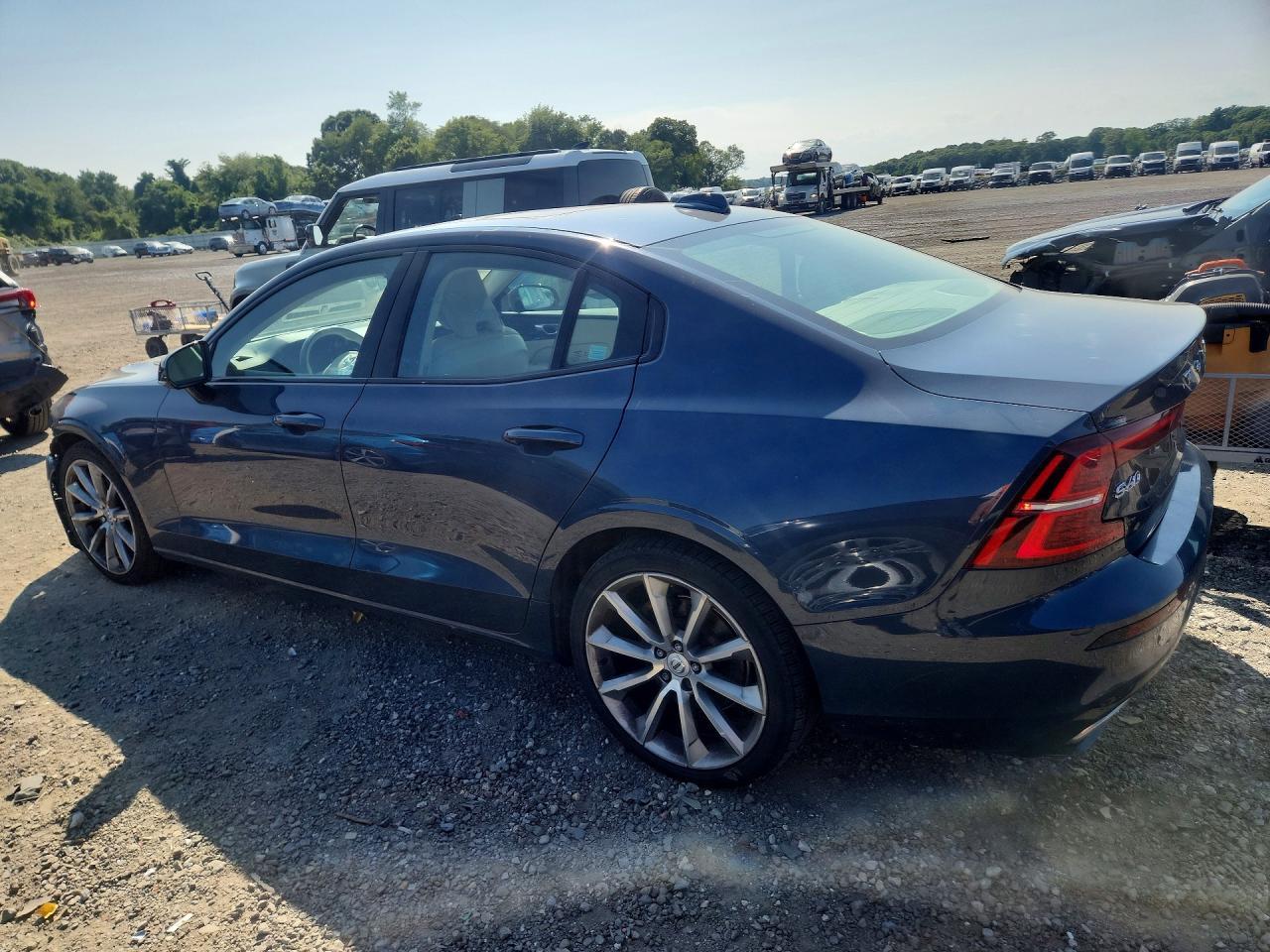 2021 Volvo S60 T5 Momentum - Фото 2