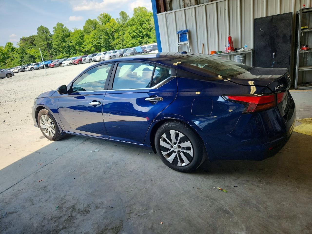 2020 Nissan Altima S - Фото 2