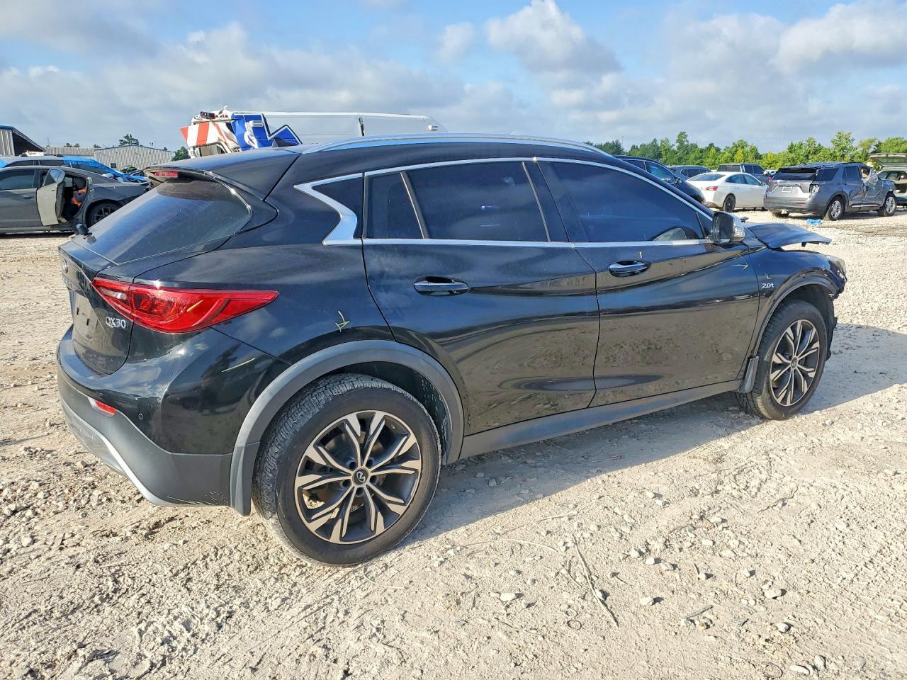 2017 Infiniti Qx30 Premium - Image 3
