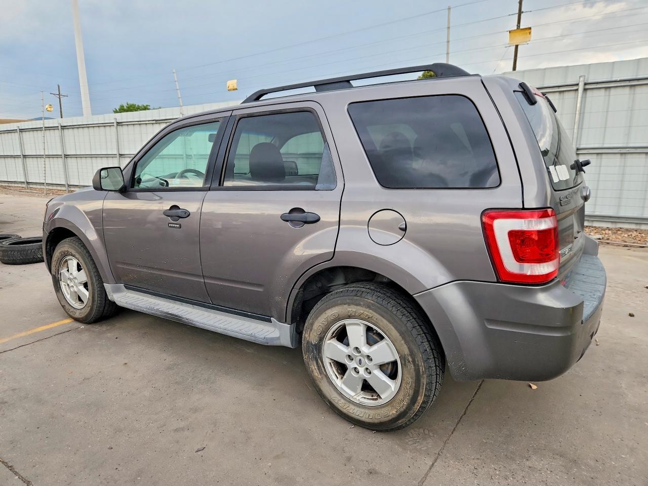 2010 Ford Escape Xlt - Image 2