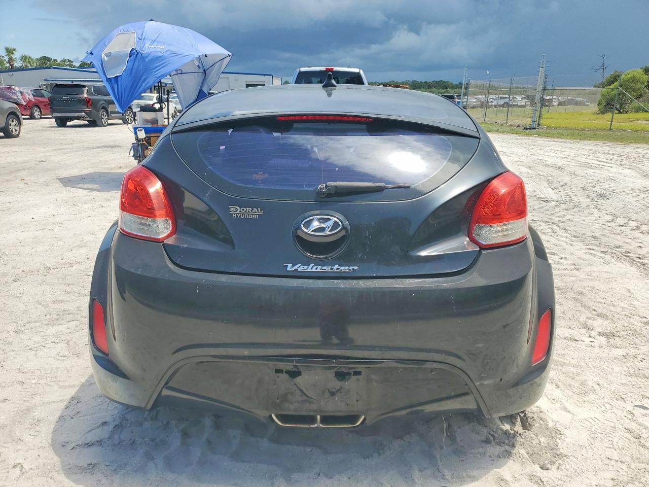 2013 Hyundai Veloster Base - Фото 6