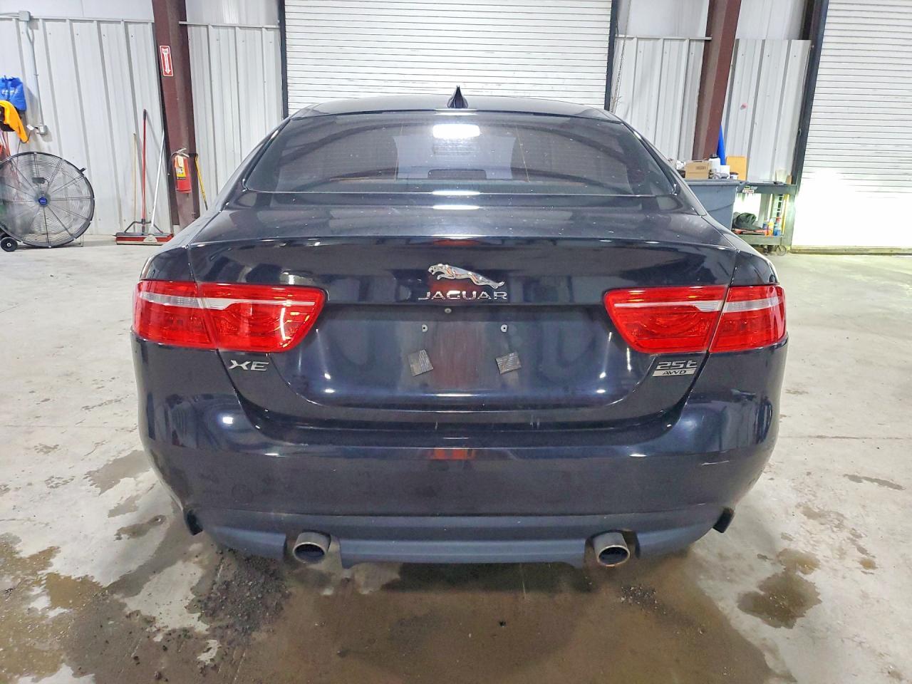 2019 Jaguar Xe - Image 6