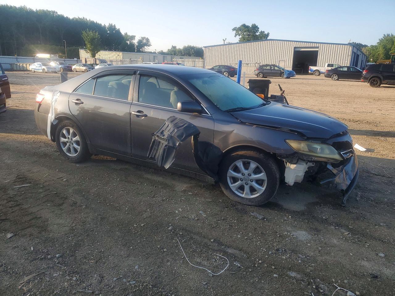 2011 Toyota Camry Le - Image 4