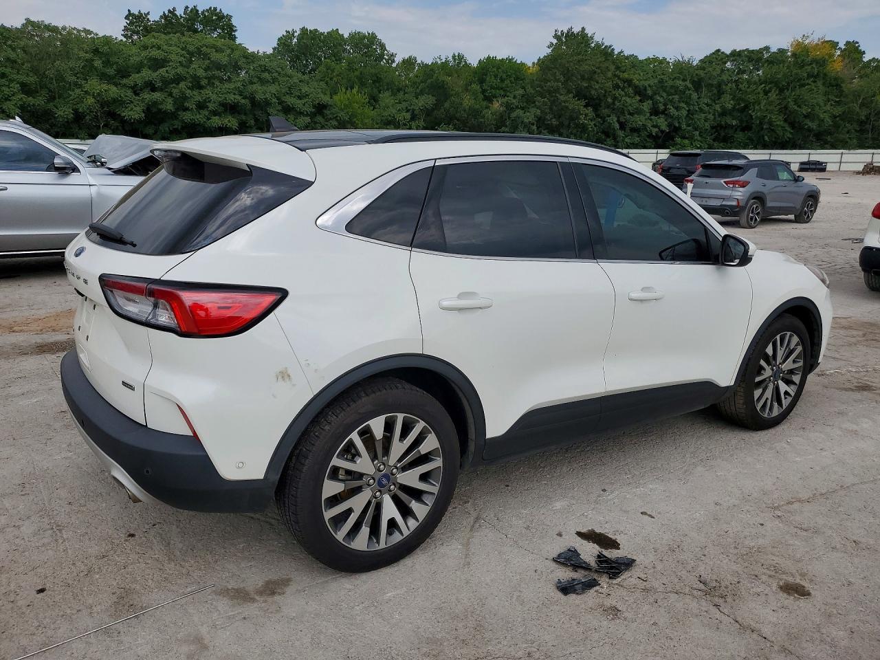 2020 Ford Escape Titanium - Image 3