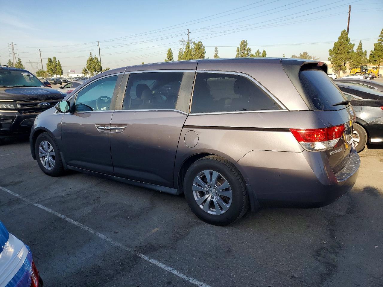 2015 Honda Odyssey Ex - Image 2