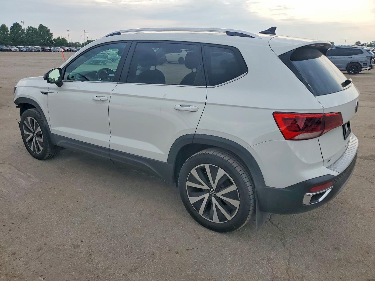 2023 Volkswagen Taos Se - Фото 2