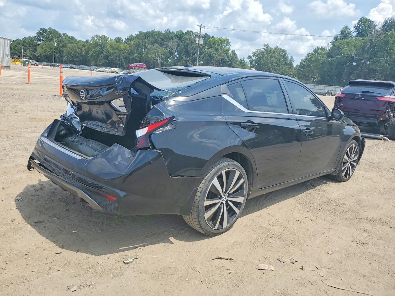 2022 Nissan Altima Sr - Image 3
