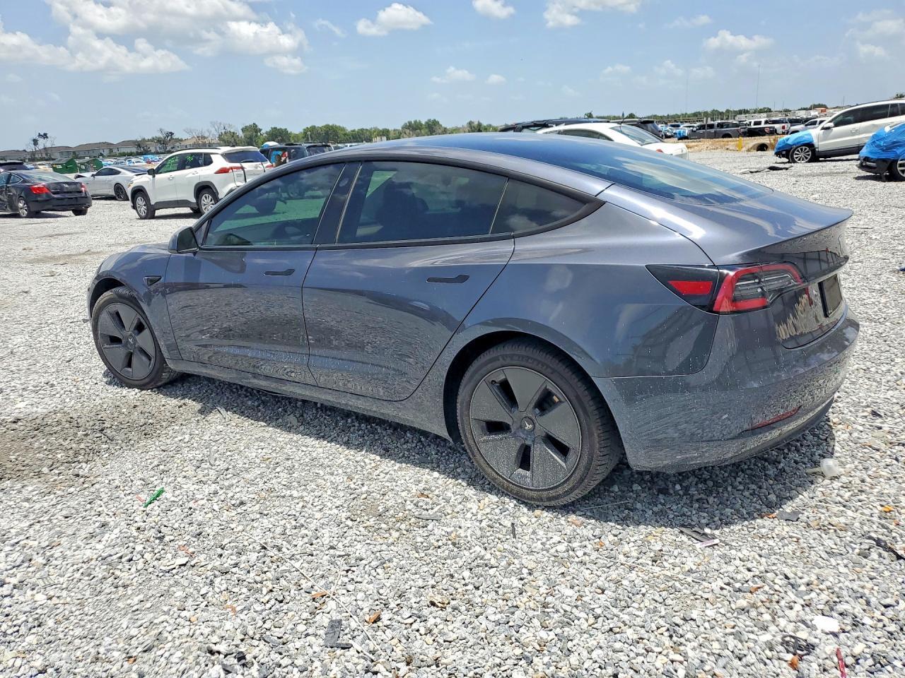 2021 Tesla Model 3 - Фото 2