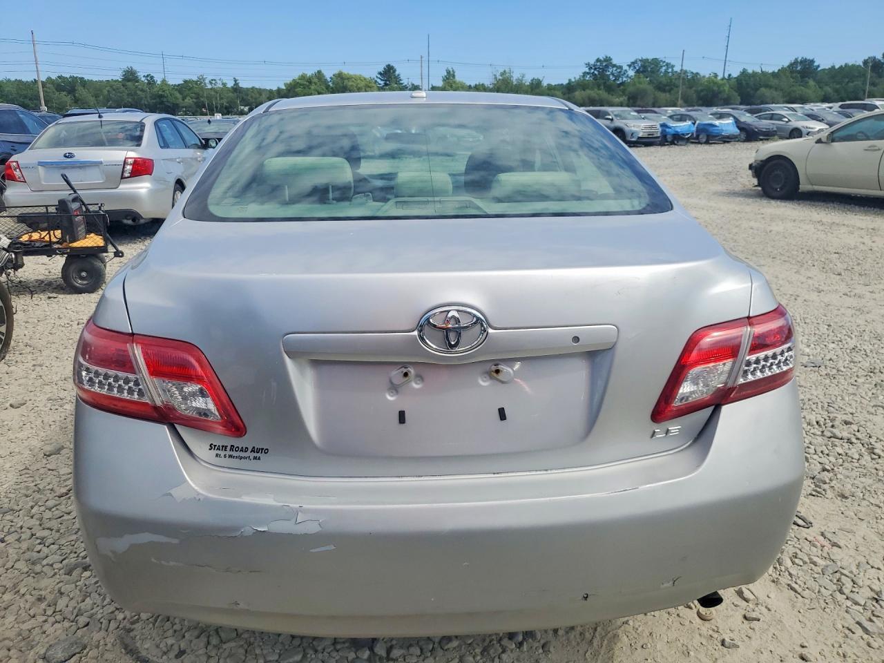 2011 Toyota Camry Le - Фото 6