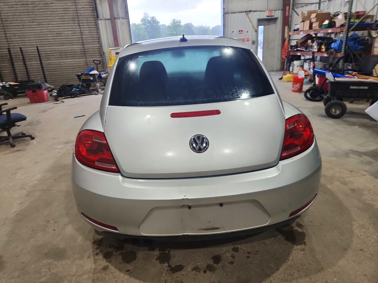 2015 Volkswagen Beetle 1.8T - Фото 6