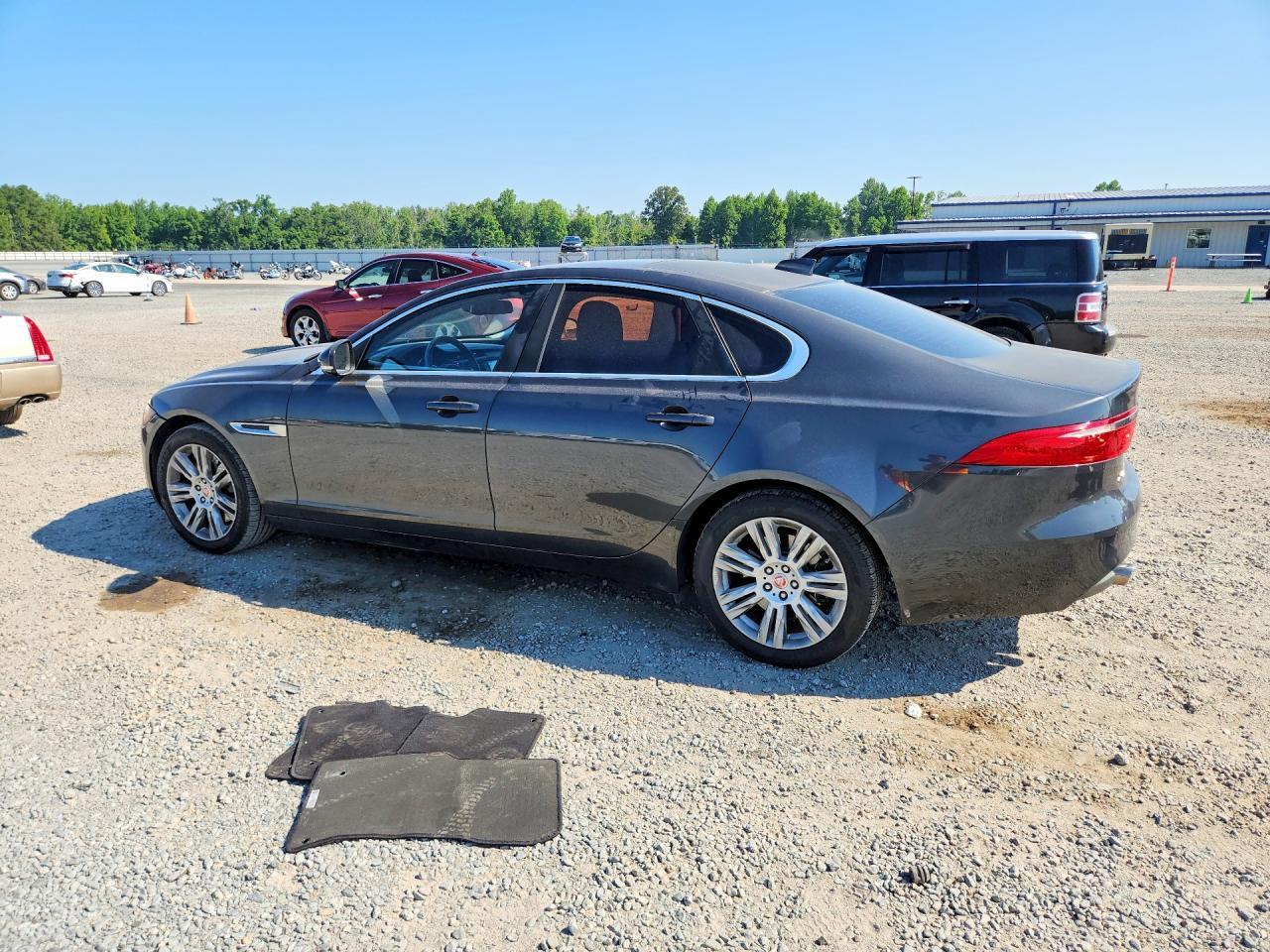 2016 Jaguar Xf Premium - Image 2