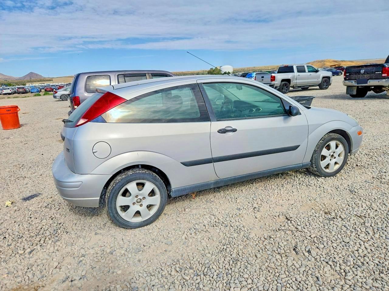 2002 Ford Focus Zx3 - Фото 3
