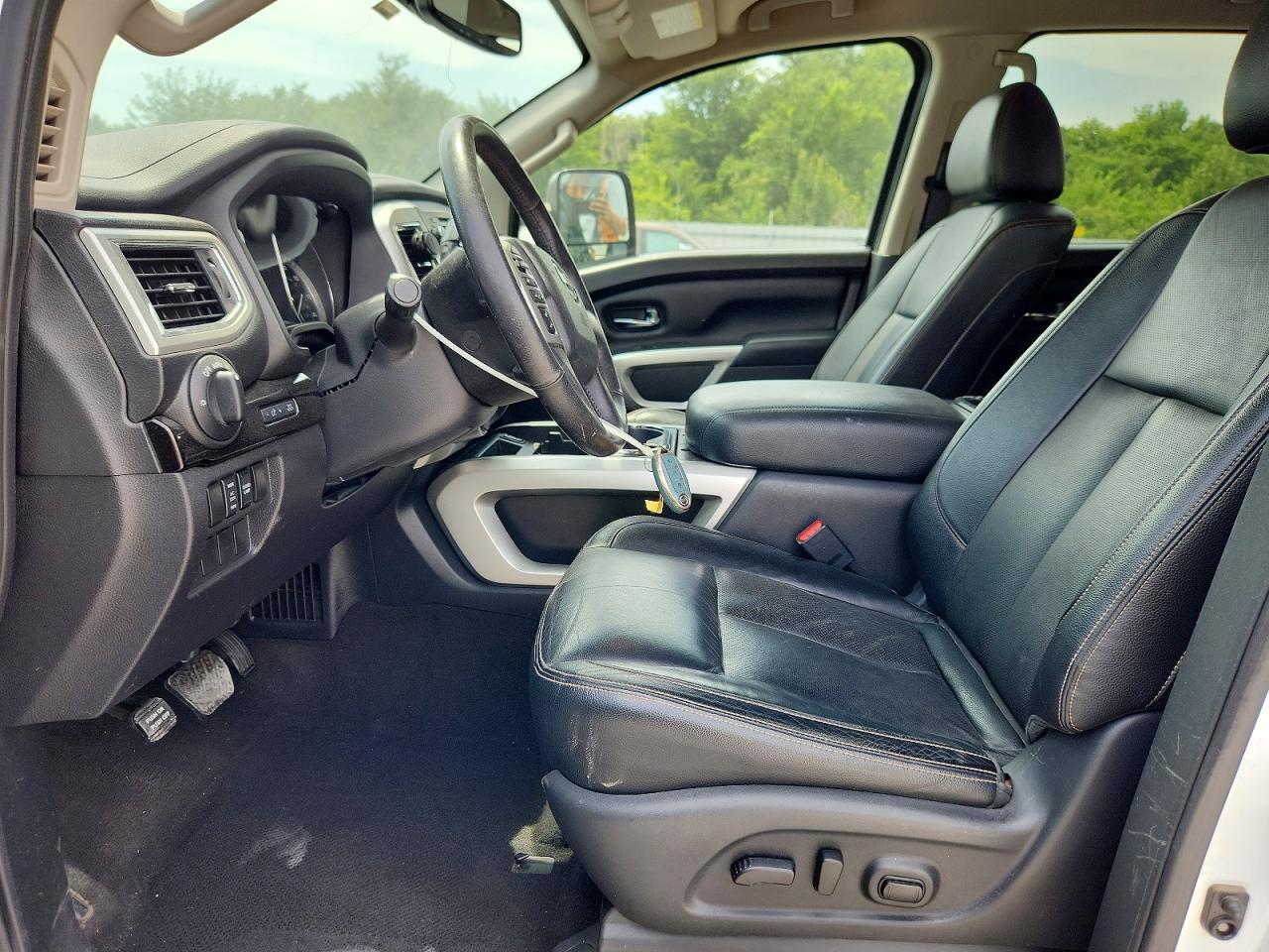 2019 Nissan Titan Sv - Image 7