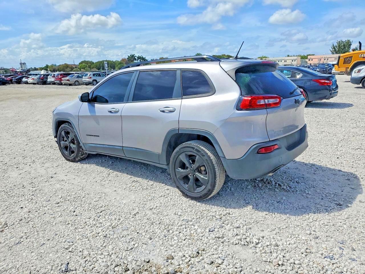 2018 Jeep Cherokee Latitude - Фото 2
