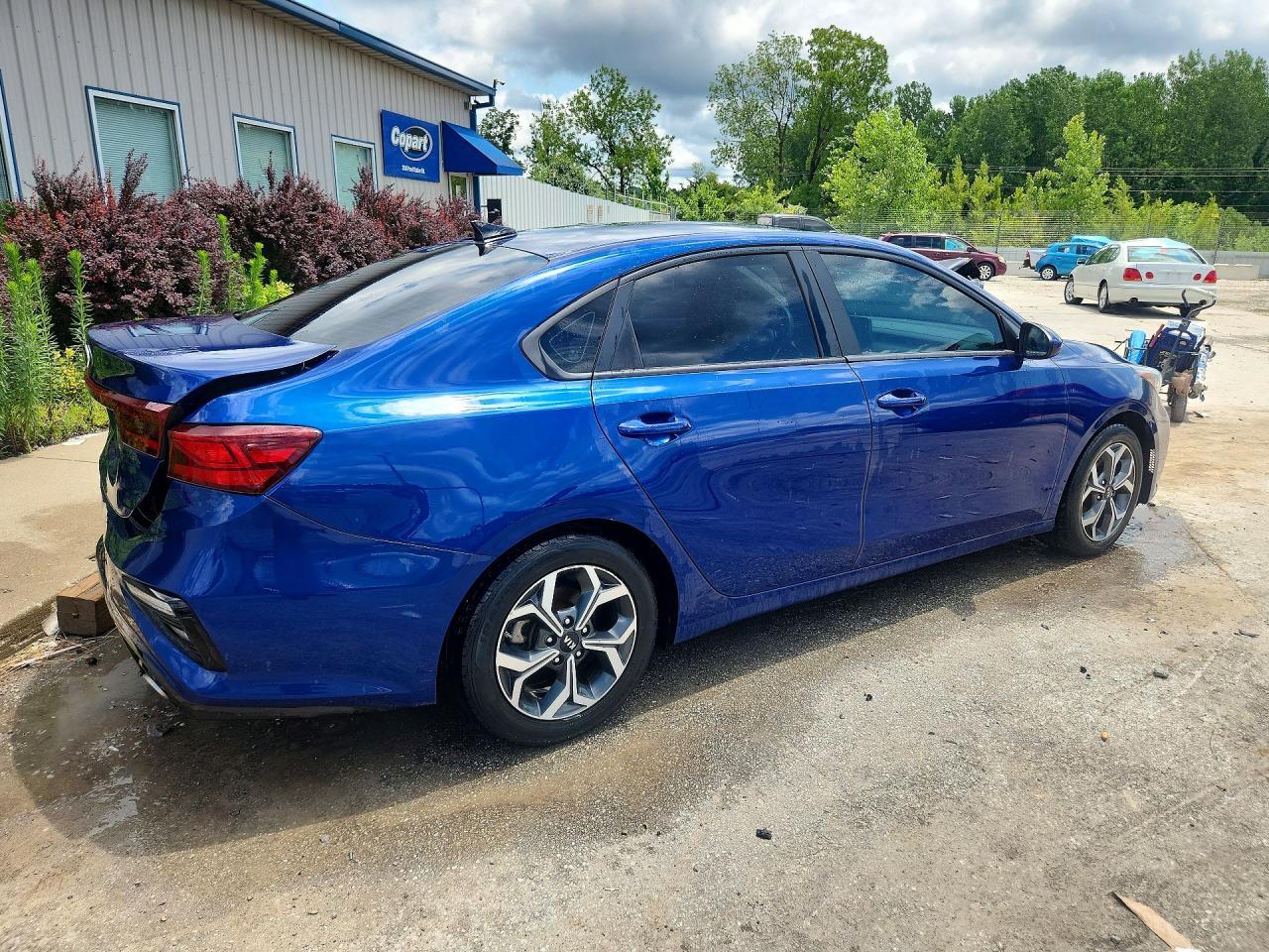 2021 Kia Forte Lxs - Фото 3