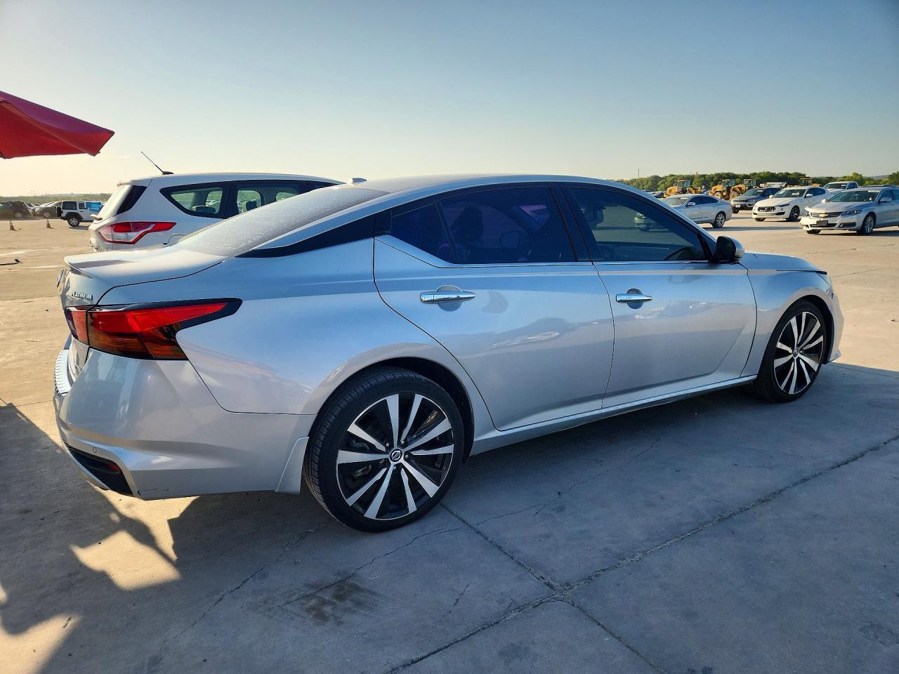 2020 Nissan Altima Platinum - Image 3