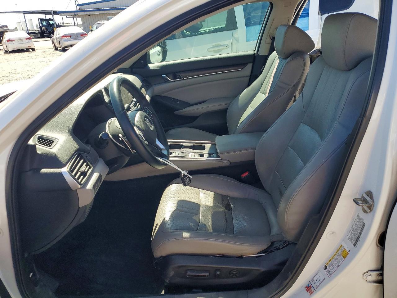 2019 Honda Accord Touring Hybrid - Image 7