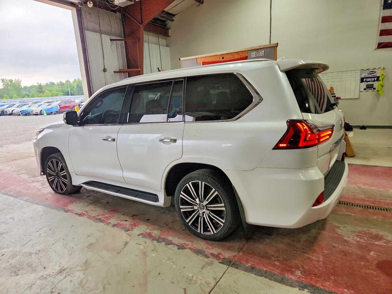 2019 Lexus Lx 570 - Фото 2
