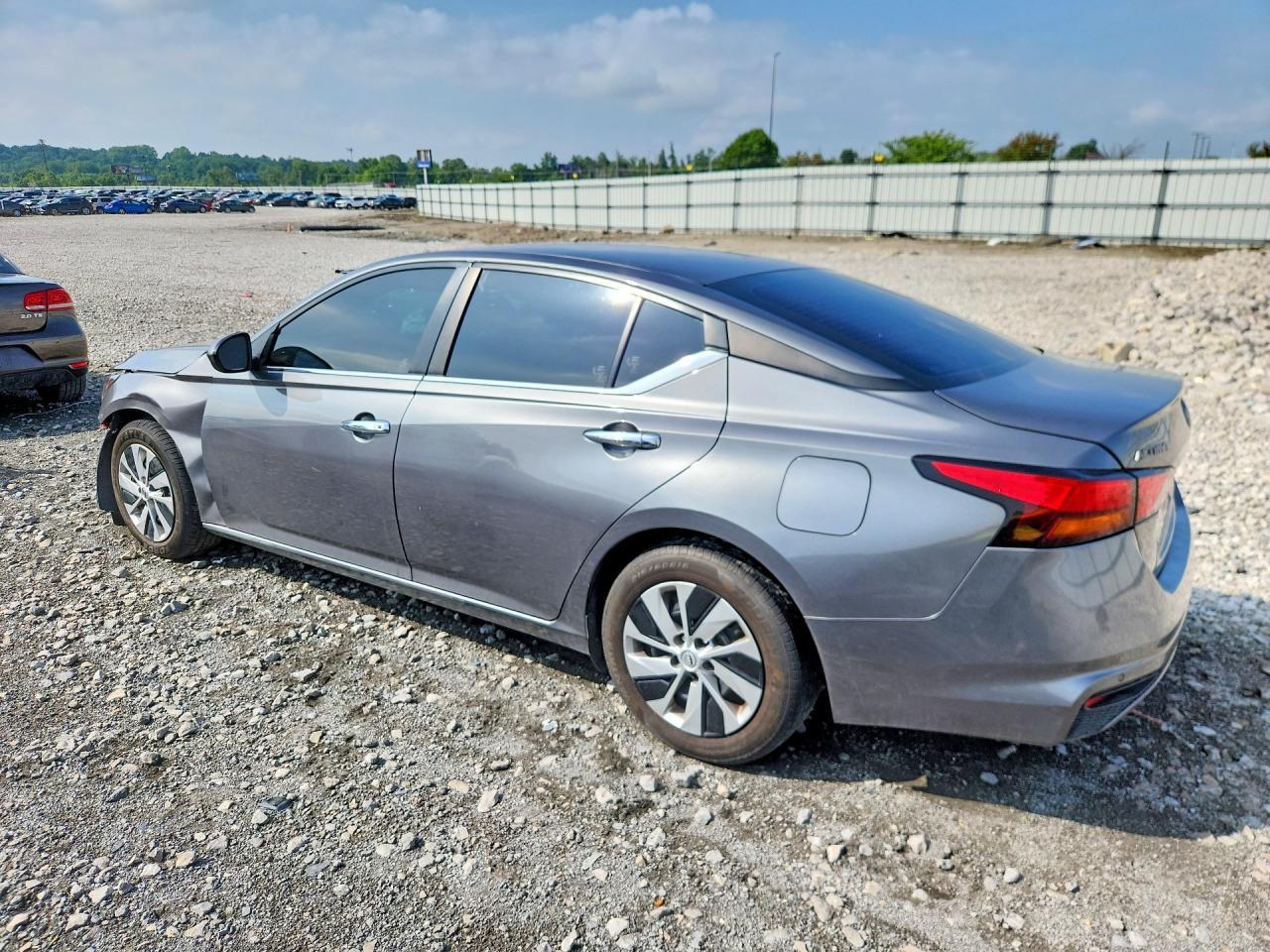 2023 Nissan Altima S - Фото 2