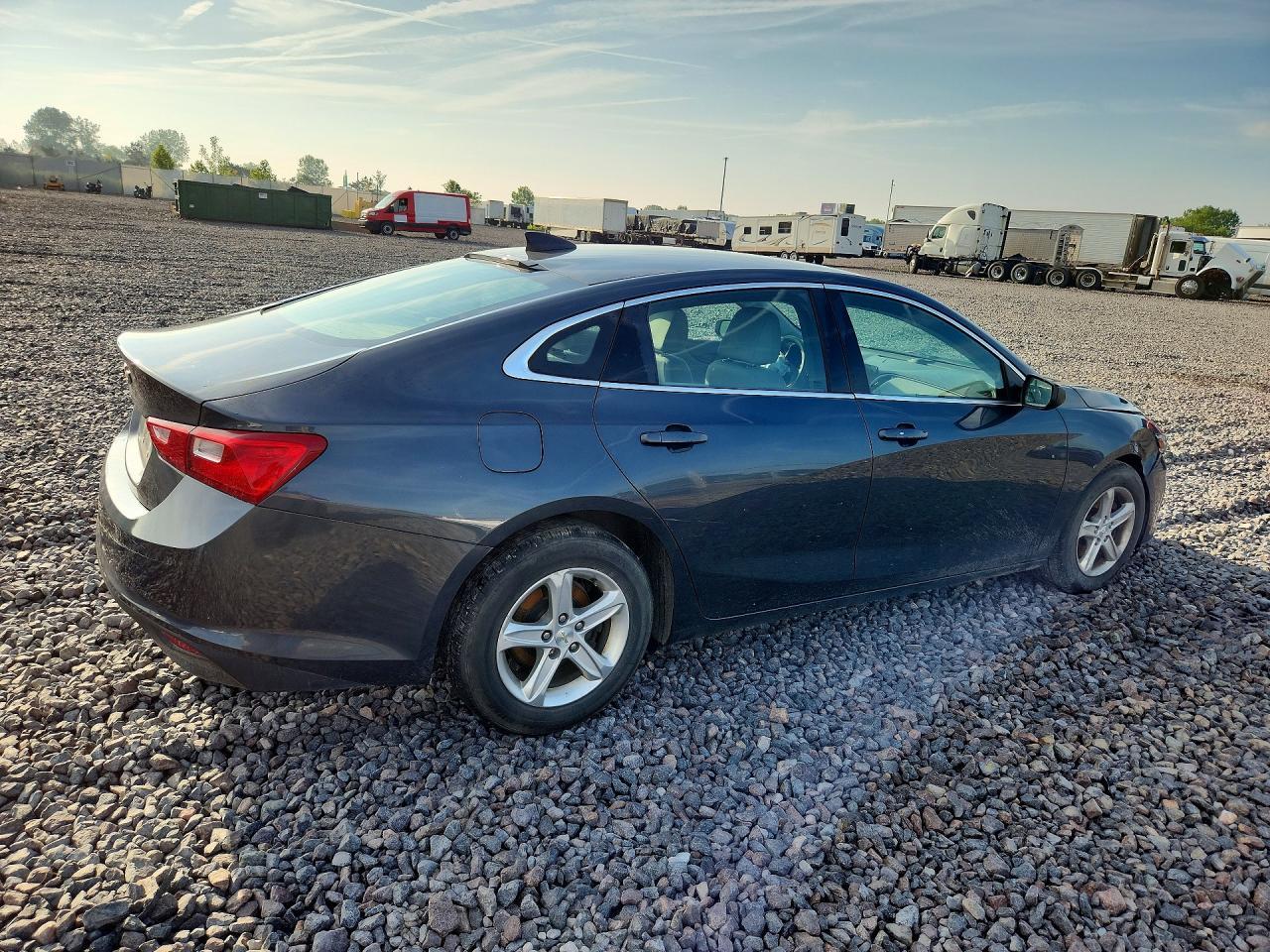 2019 Chevrolet Malibu Ls - Фото 3