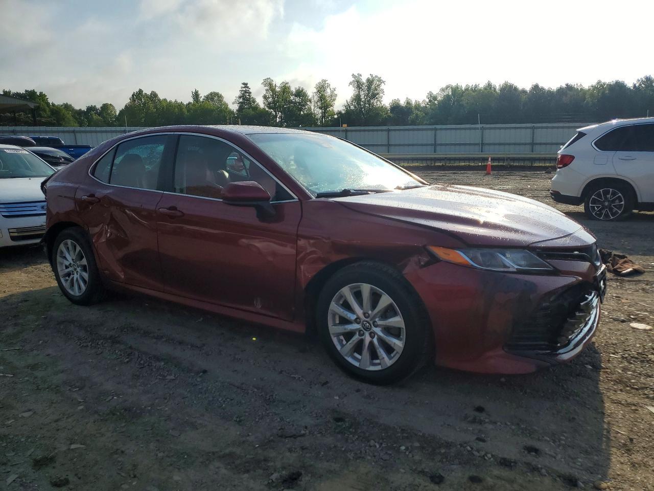 2019 Toyota Camry Le - Фото 4