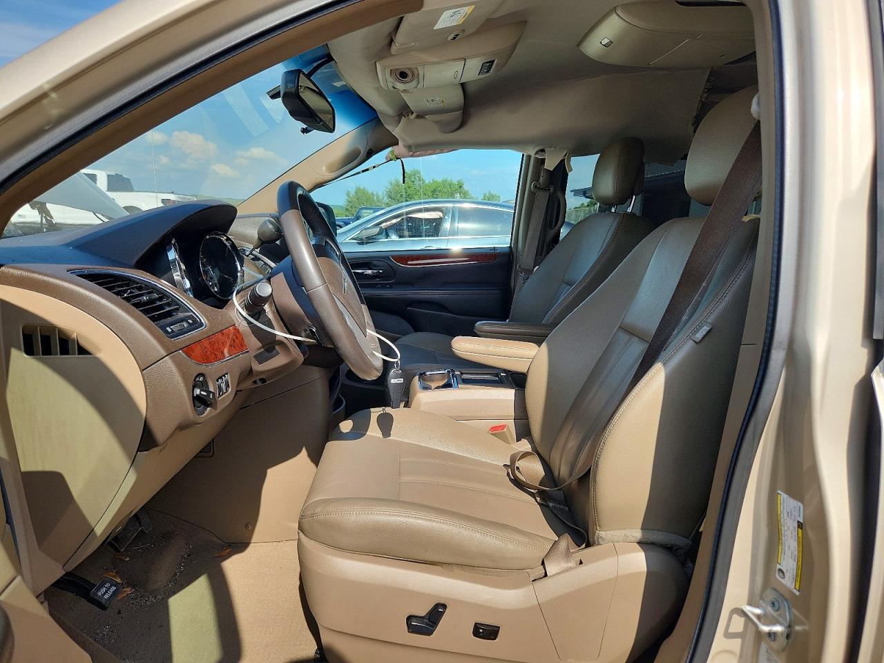 2016 Chrysler Town & Country Touring - Фото 7