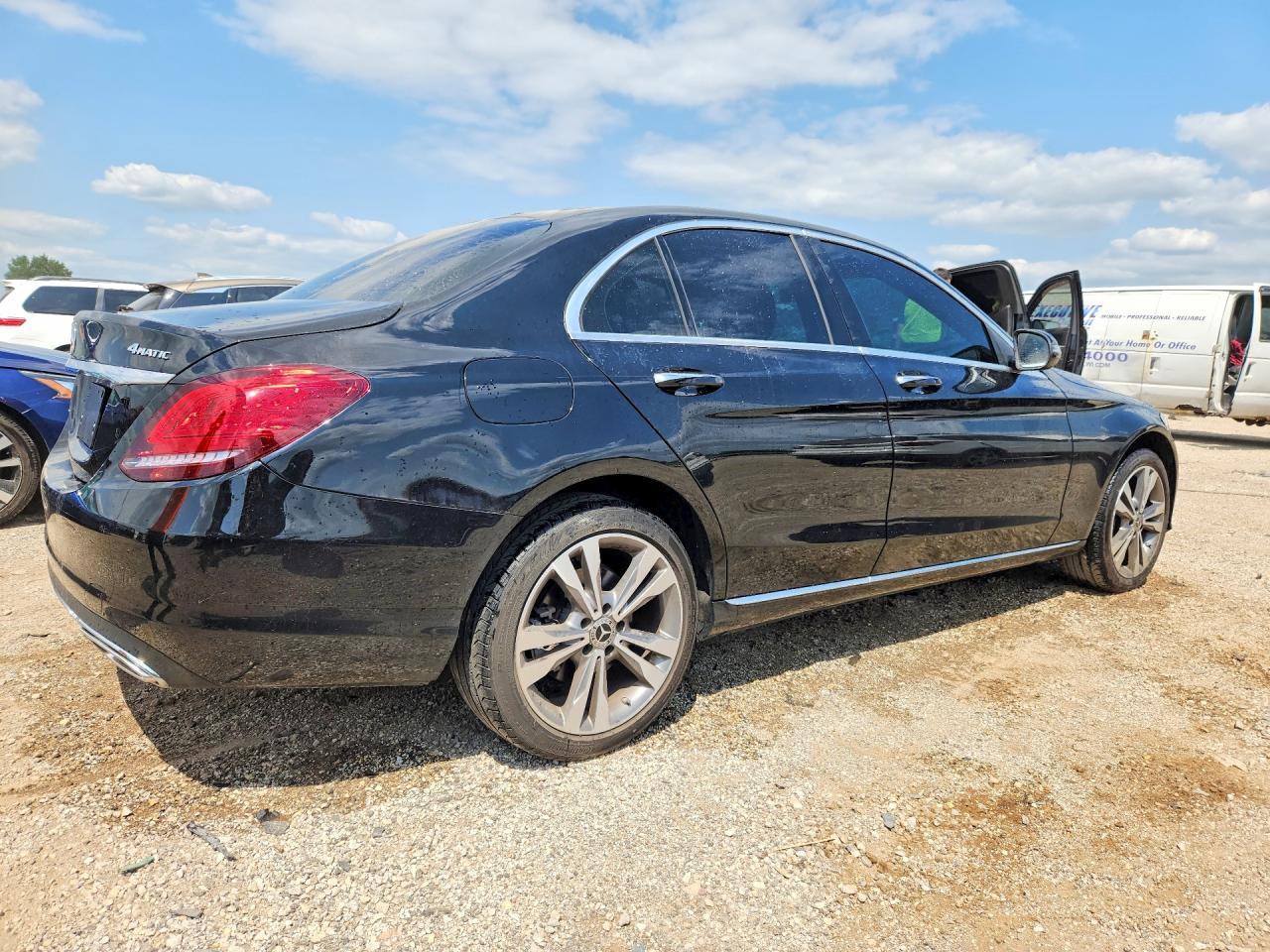 2021 Mercedes-Benz C 300 4Matic - Фото 3